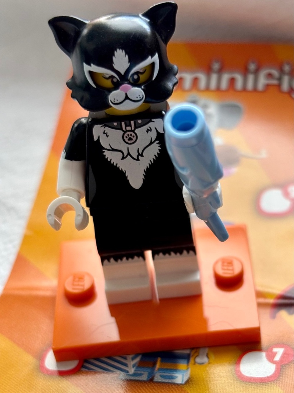 LEGO SERIES 18 "Cat Costume Girl" col18-12 with stand, pamphlet & accessories.